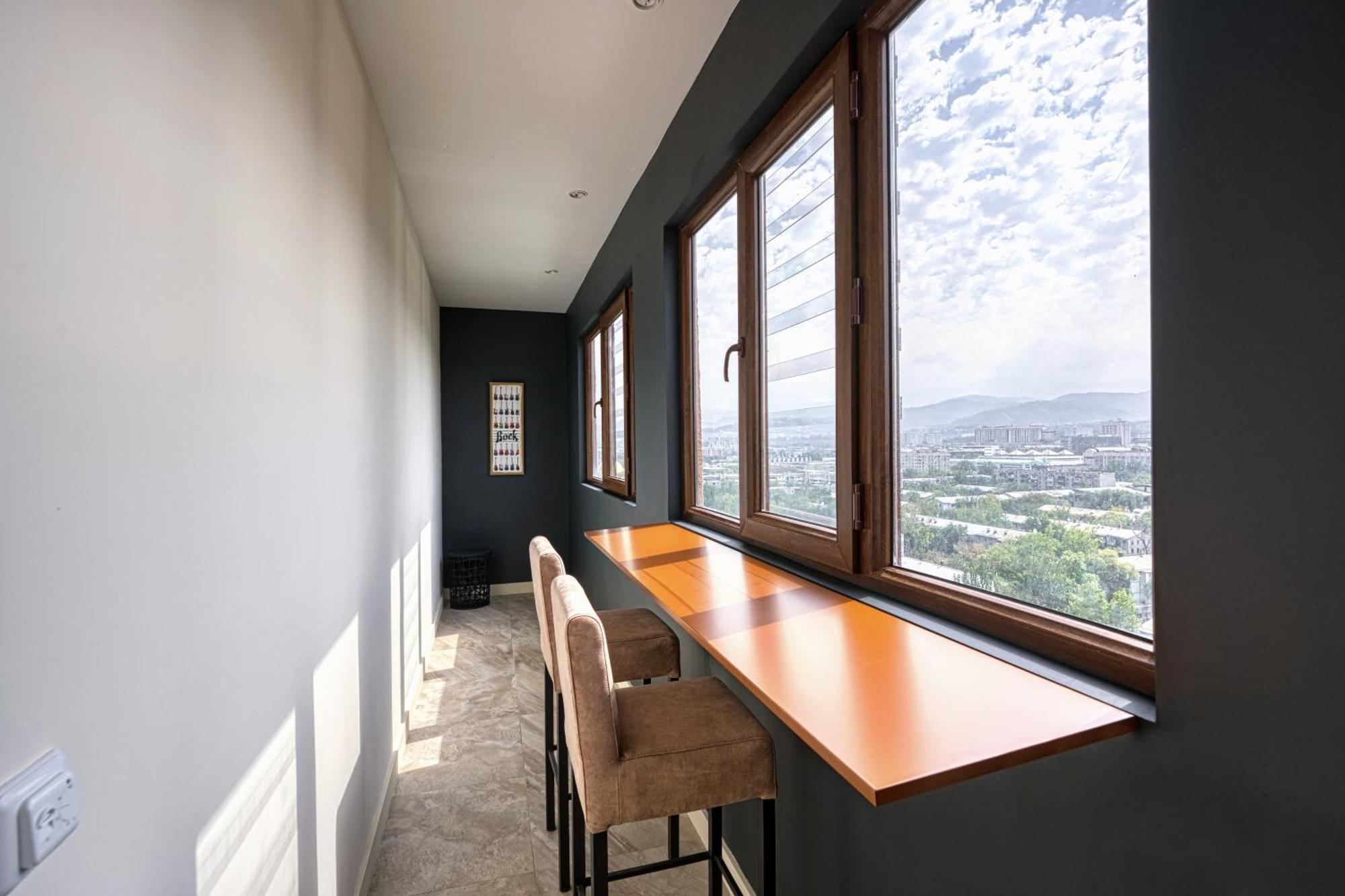 Sovremennye Apartamenty: Mountain View Retreat