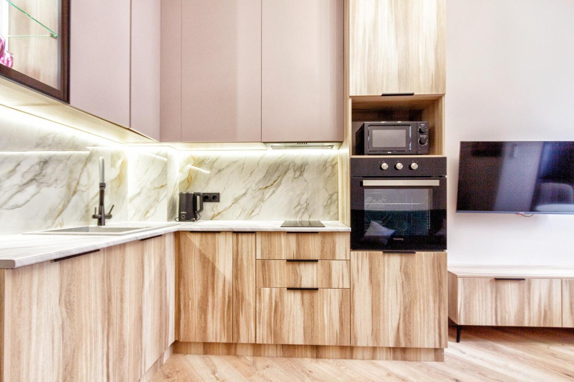 Sovremennye Apartamenty: Mountain View Retreat